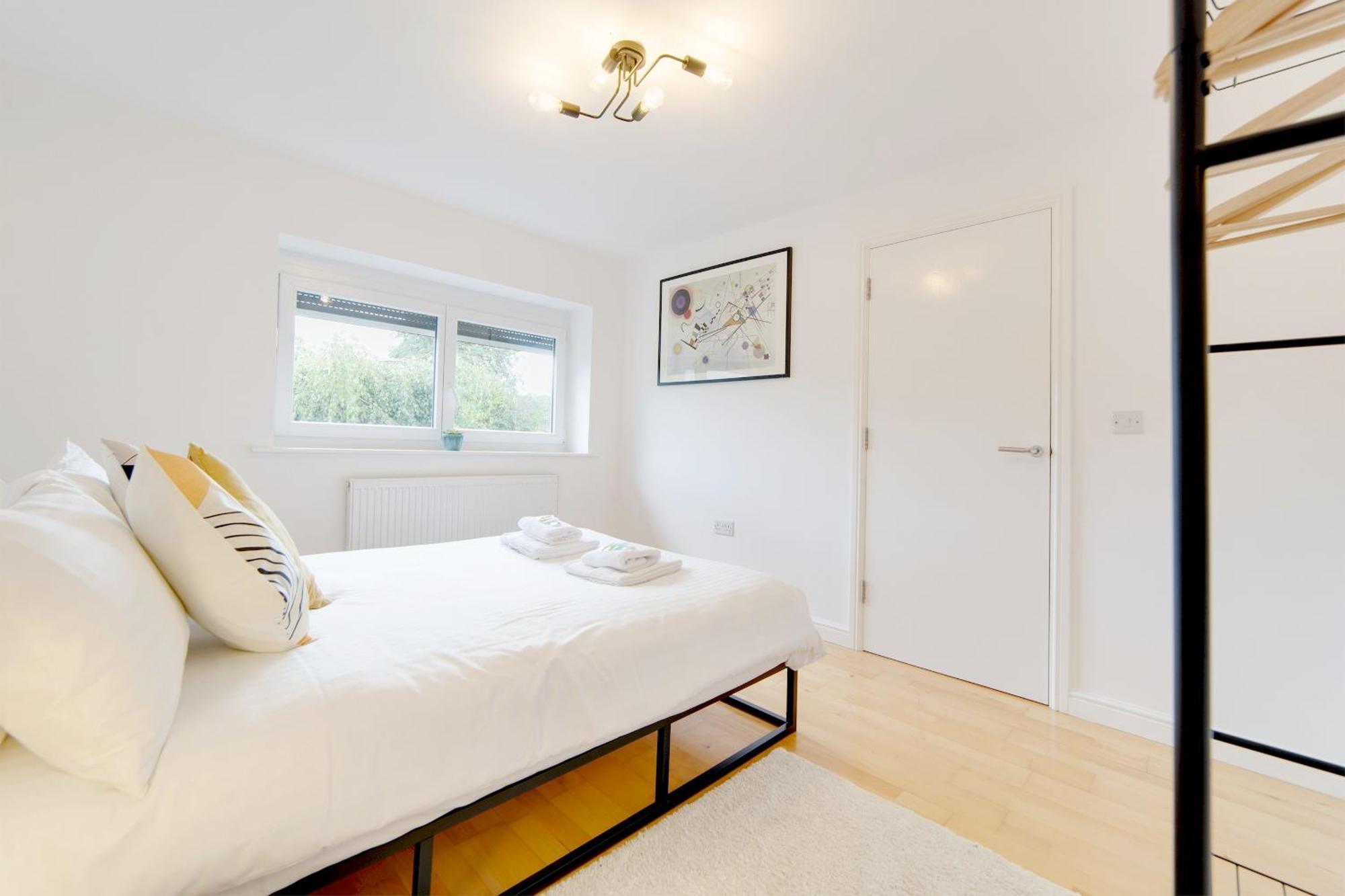 Pass The Keys 49 Byron Square Modern And Spacious 3 Bed Home With Free Parking CBG Εξωτερικό φωτογραφία